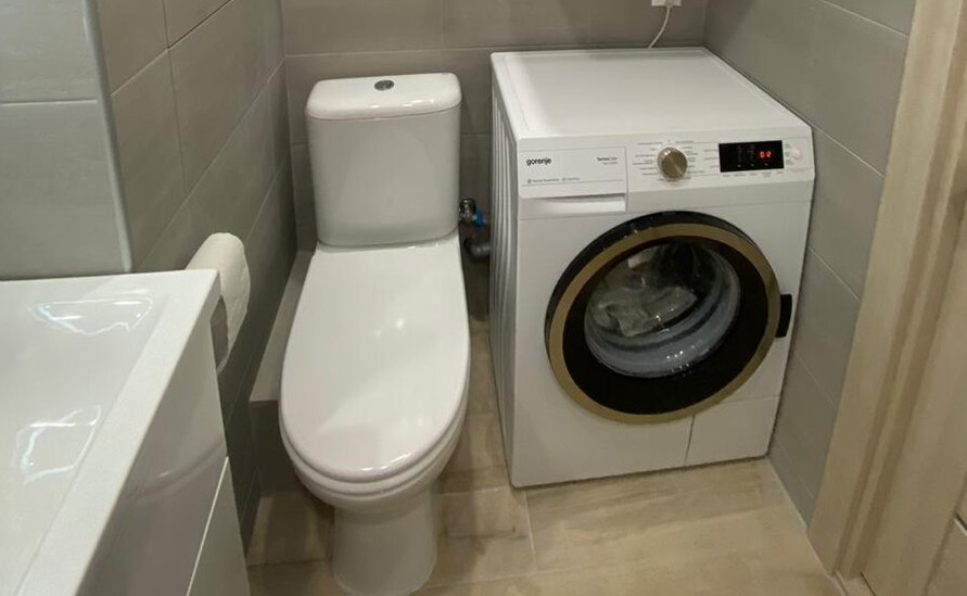 Встраиваемая стиральная машина в ванной