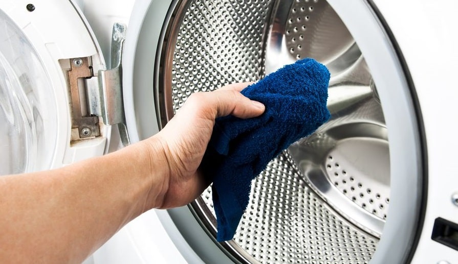 Встраиваемая стиральная машина в ванной