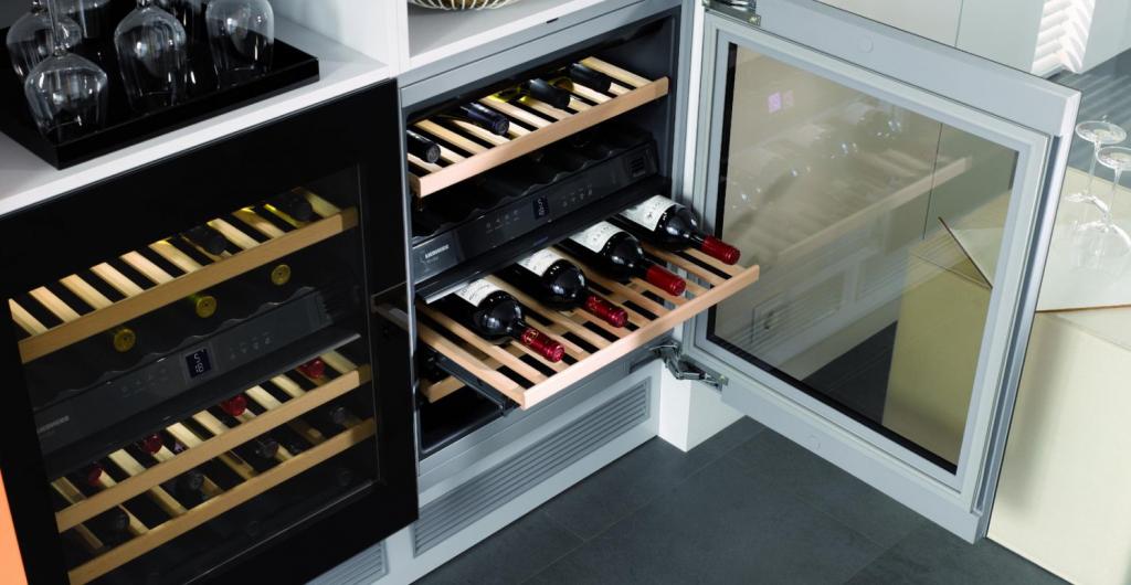 Что лучше: встраиваемый или отдельностоящий шкаф для вина