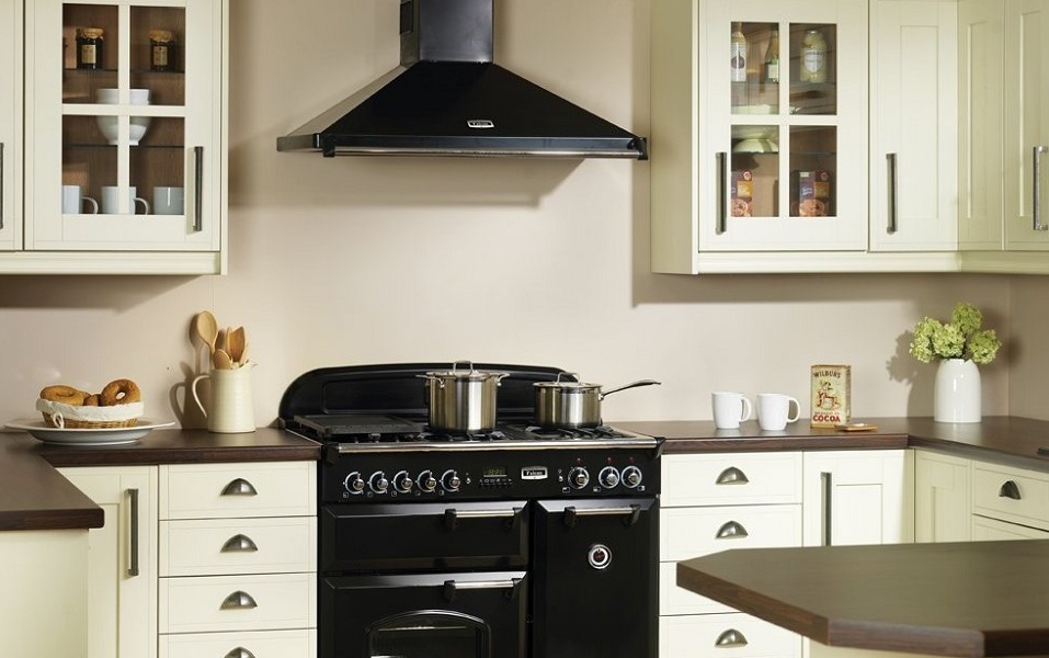  На какой высоте вешать вытяжку