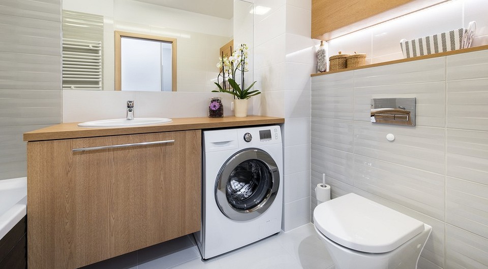 Почему стиральная машина прыгает при отжиме и как решить эту проблему Почему стиральная машина прыгает при отжиме и как решить эту проблему