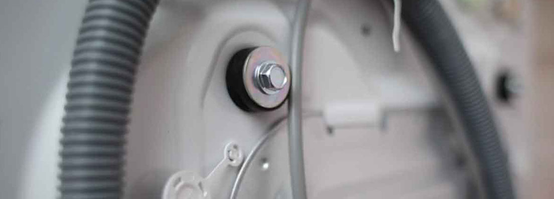 Как снять транспортировочные болты со стиральной машины? 