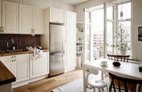 Как перевесить дверь холодильника