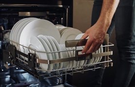 Нижняя корзина с удобным механизмом поднятия (ComfortLift®)
