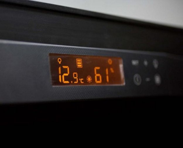 Встраиваемый монотемпературный винный шкаф EuroCave V-259 K-800022-L (preview 3)