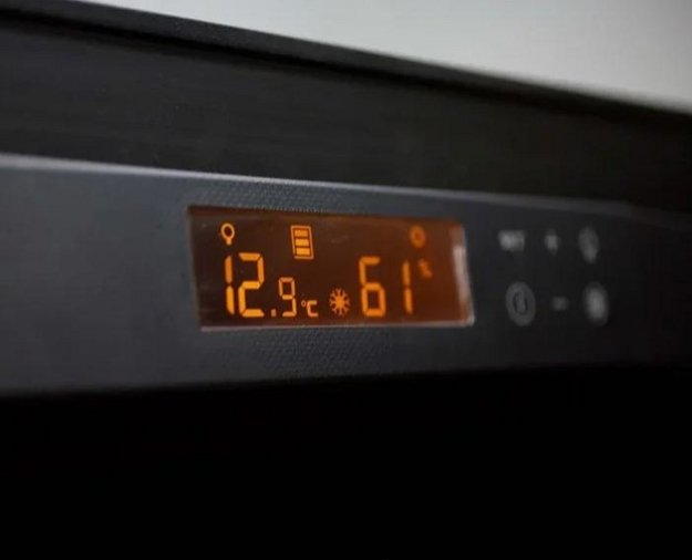 Монотемпературный винный шкаф EuroCave V-REVEL-S R-400012-S2B (preview 2)