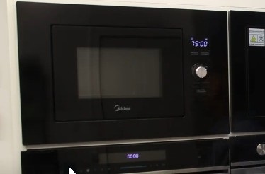 Встраиваемая микроволновая печь Midea AG820BJU-SS (video 1)