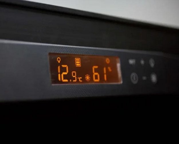 Монотемпературный винный шкаф EuroCave V-REVEL-L R-400020-L2B (preview 2)