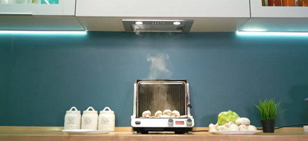 Встраиваемая кухонная вытяжка MAUNFELD Fantasy 1000ST 60 черное стекло (video 1)