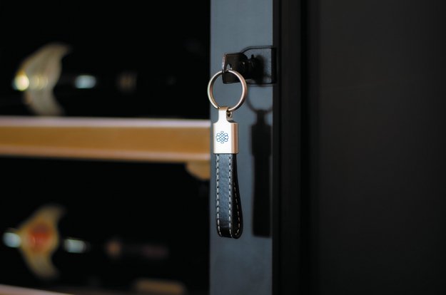 Монотемпературный винный шкаф EuroCave V-LAPREM-M VLP-1002-M (preview 2)