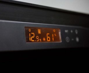 Встраиваемый монотемпературный винный шкаф EuroCave V-059 K-800016-S фото 3 в Новосибирске