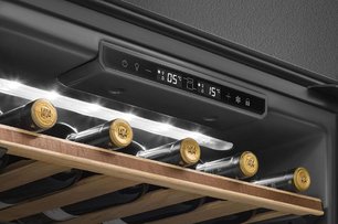 Встраиваемый холодильный шкаф для вина Smeg CVI629NR3 фото 4 в Новосибирске