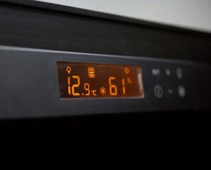 Встраиваемый монотемпературный винный шкаф EuroCave V-259 K-800022-L фото 3 в Новосибирске