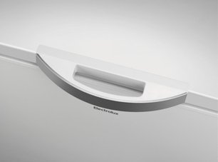 Морозильный ларь Electrolux LCB3LF38W0 фото 3 в Новосибирске