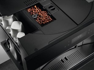 Встраиваемая кофемашина AEG KKB894500B фото 4 в Новосибирске