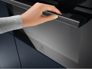 Духовой шкаф Electrolux EVL8E08Z фото 4 в Новосибирске