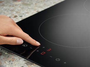 Варочная панель Электролюкс LIT30231C фото 4 в Новосибирске Варочная панель Electrolux LIT30231C фото 4 в Новосибирске