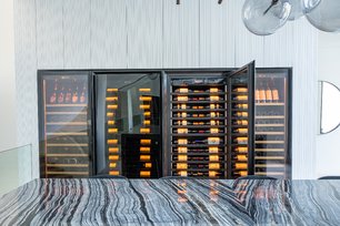 Монотемпературный винный шкаф EuroCave V-ROYALE-L V-10002-L фото 3 в Новосибирске