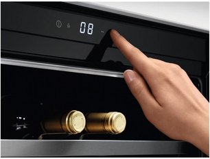 Встраиваемый винный шкаф AEG KWE884520M фото 3 в Новосибирске