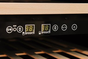 Винный шкаф Dunavox DX-51.150DBK/DP фото 3 в Новосибирске