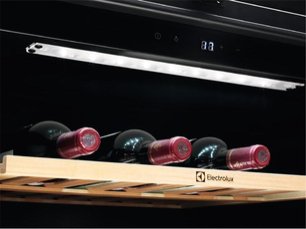 Встраиваемый винный шкаф Electrolux EWUS052B5B фото 4 в Новосибирске
