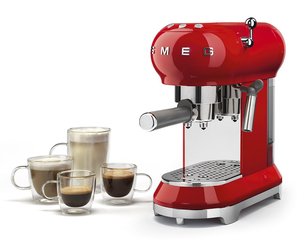Кофемашина Smeg ECF01RDEU фото 2 в Новосибирске
