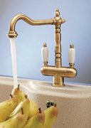 Смеситель Franke Old England золото (с двумя ручками) фото 2 в Новосибирске