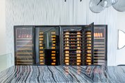Монотемпературный винный шкаф EuroCave V-ROYALE-L V-10002-L фото 3 в Новосибирске