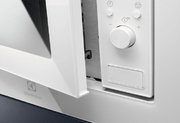 Встраиваемая микроволновая печь Electrolux LMS2173EMW фото 4 в Новосибирске