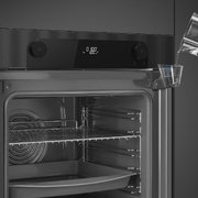 Духовой шкаф с функцией пара Smeg SO6201S2B фото 3 в Новосибирске