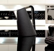 Электрочайник Бугатти Kettle Vera Leather Black фото 2 в Новосибирске Электрочайник Bugatti Kettle Vera Leather Black фото 2 в Новосибирске