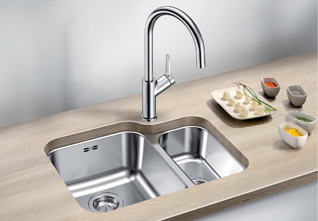 Мойка с основной и дополнительной чашей из нержавеющей стали