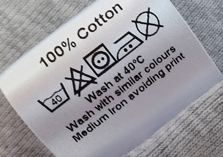 Значение зачеркнутого треугольника на одежде