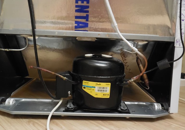 Почему не морозит холодильник