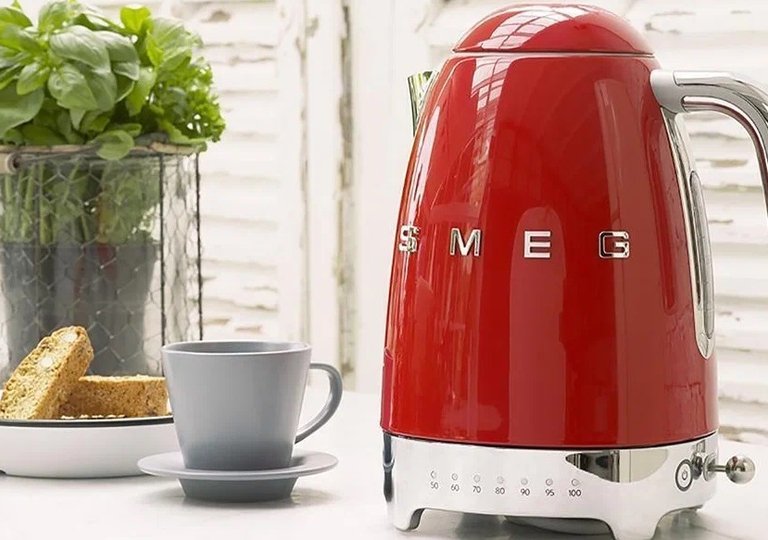 Обзор на чайник Smeg KLF04RDEU Обзор на чайник Smeg KLF04RDEU