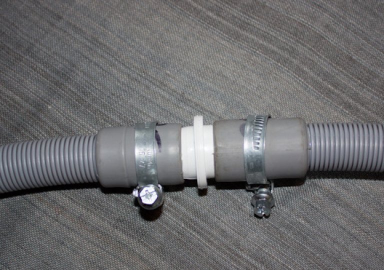 Как заменить сливной шланг в посудомоечной машине: пошаговая инструкция Как заменить сливной шланг в посудомоечной машине: пошаговая инструкция