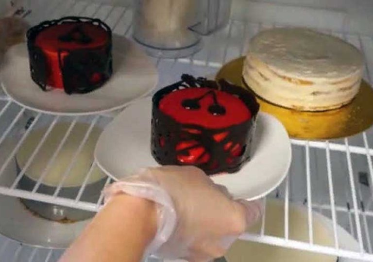 Можно ли, как и сколько хранить торт в холодильнике? Можно ли, как и сколько хранить торт в холодильнике?