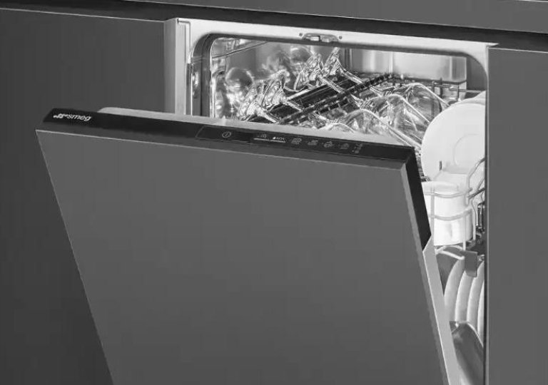 Обзор на встраиваемую посудомоечную машину Smeg ST4512IN Обзор на встраиваемую посудомоечную машину Smeg ST4512IN